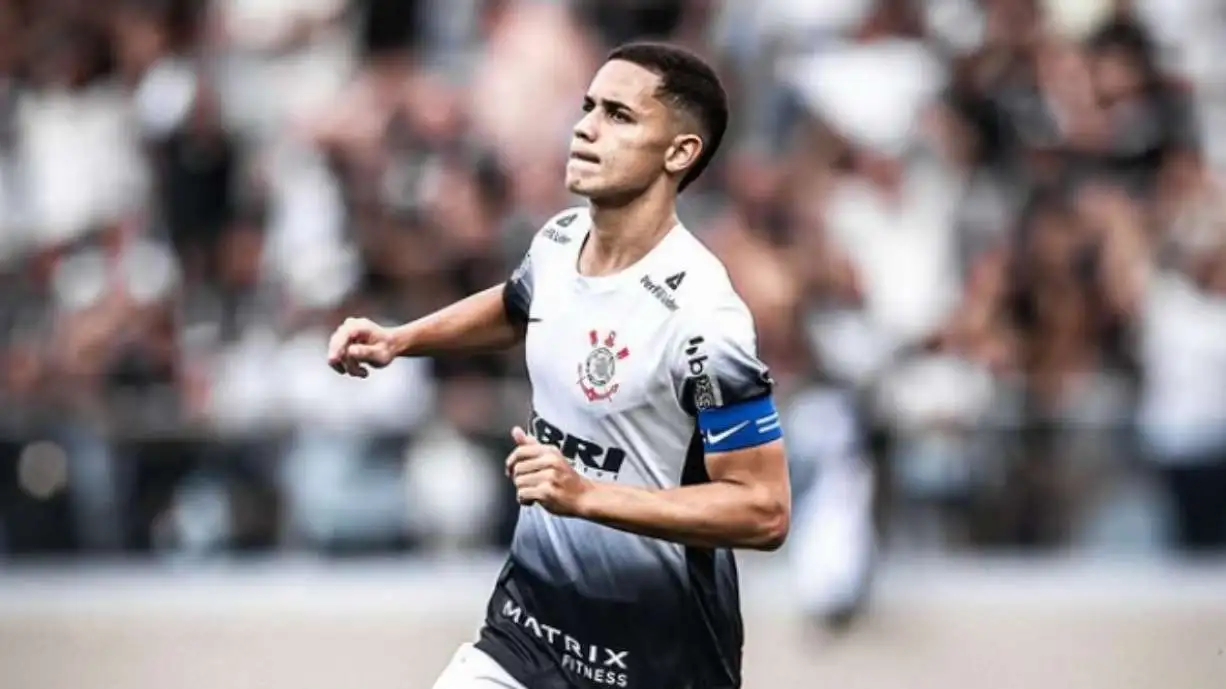 Capitão do Corinthians na Copinha revela comparações com ídolo