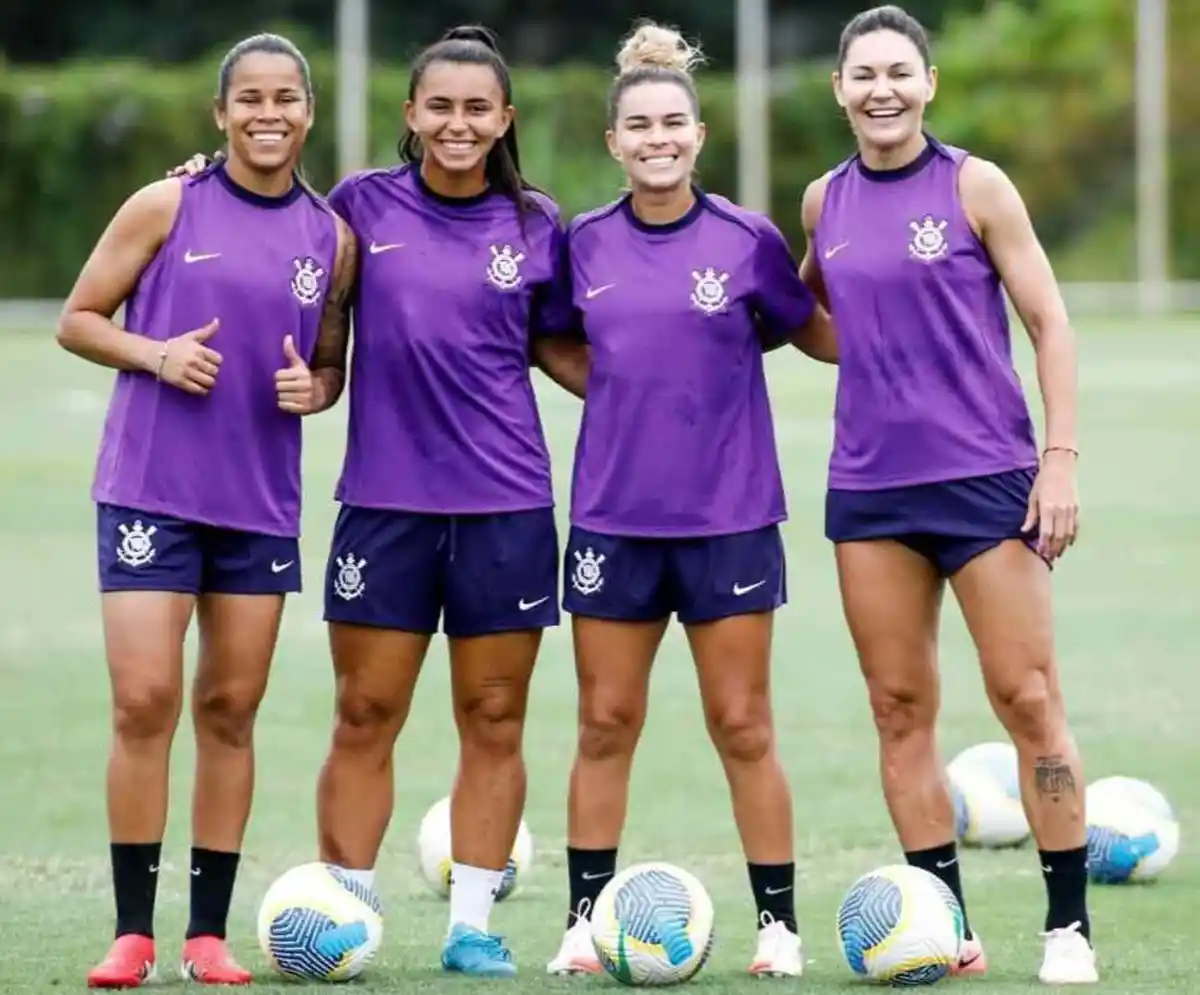 As jogadoras do time feminino do Corinthians recebem uniformes diferentes das equipes masculinas do clube. Foto:Rodrigo Gazzanel /Agência Corinthians