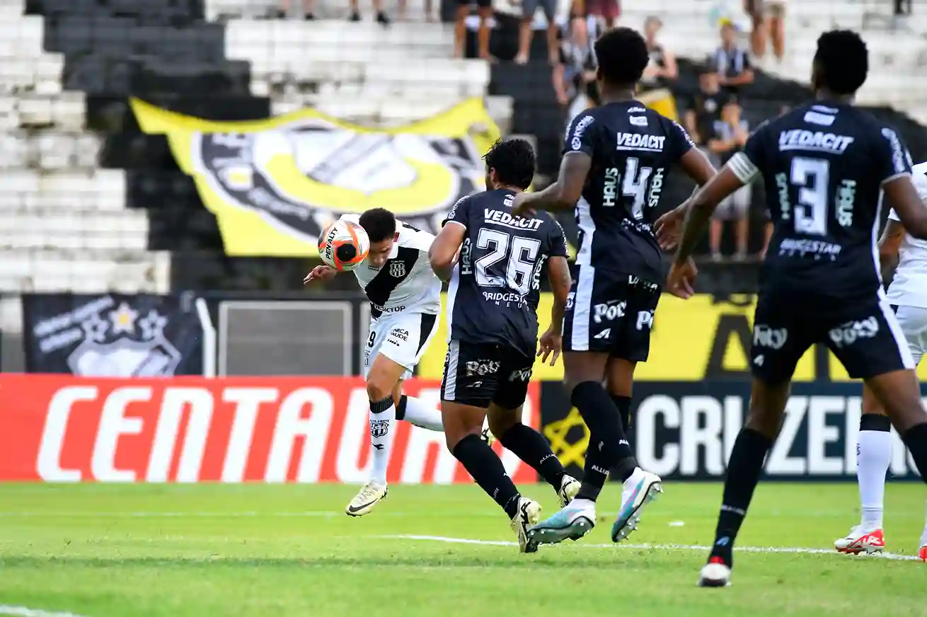 Éverton Brito, atacante do Ponte Preta, sobre enfrentar o Corinthians - Foto: Marcos Ribolli/PontePress