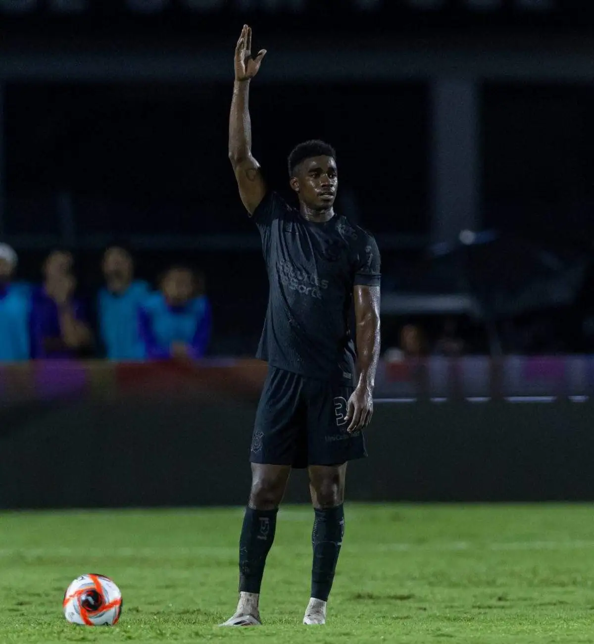 Félix Torres brilha na defesa e se destaca na vitória do Corinthians sobre a Ponte Preta