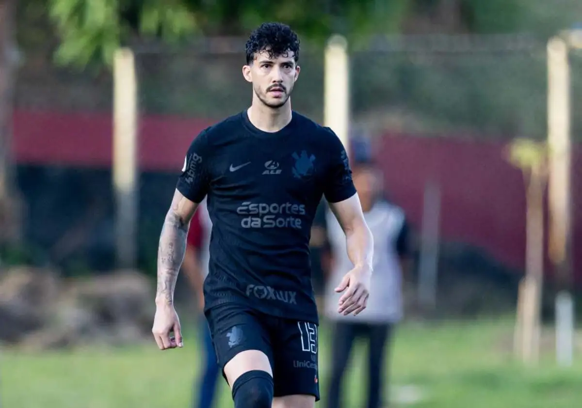 Corinthians confirma lesão de Gustavo Henrique; zagueiro segue em tratamento intensivo