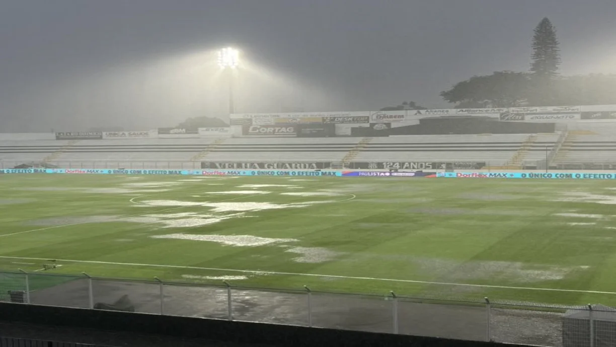 Estádio Moisés Lucarelli fica encharcado horas antes de jogo entre Corinthians e Ponte Preta