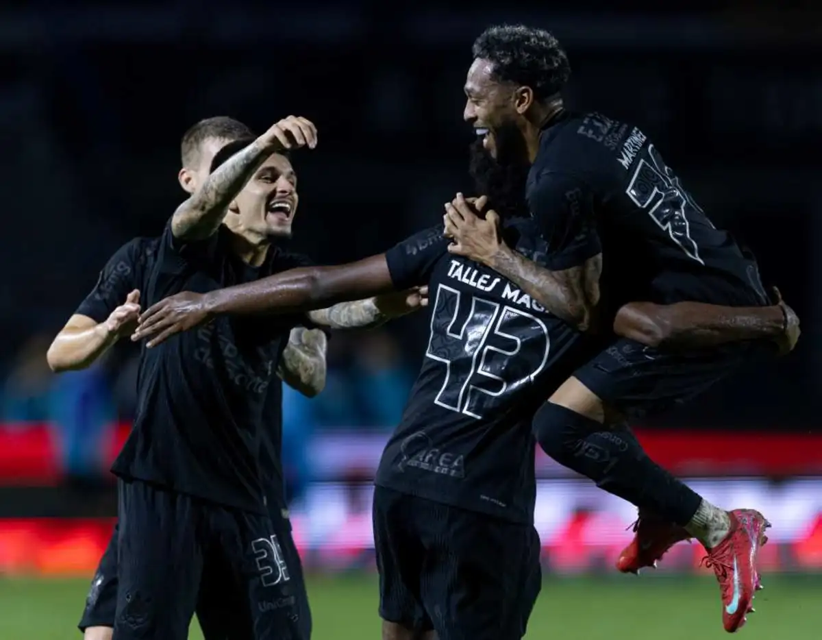 Corinthians encerra jejum e bate recorde de público em vitória sobre a Ponte Preta