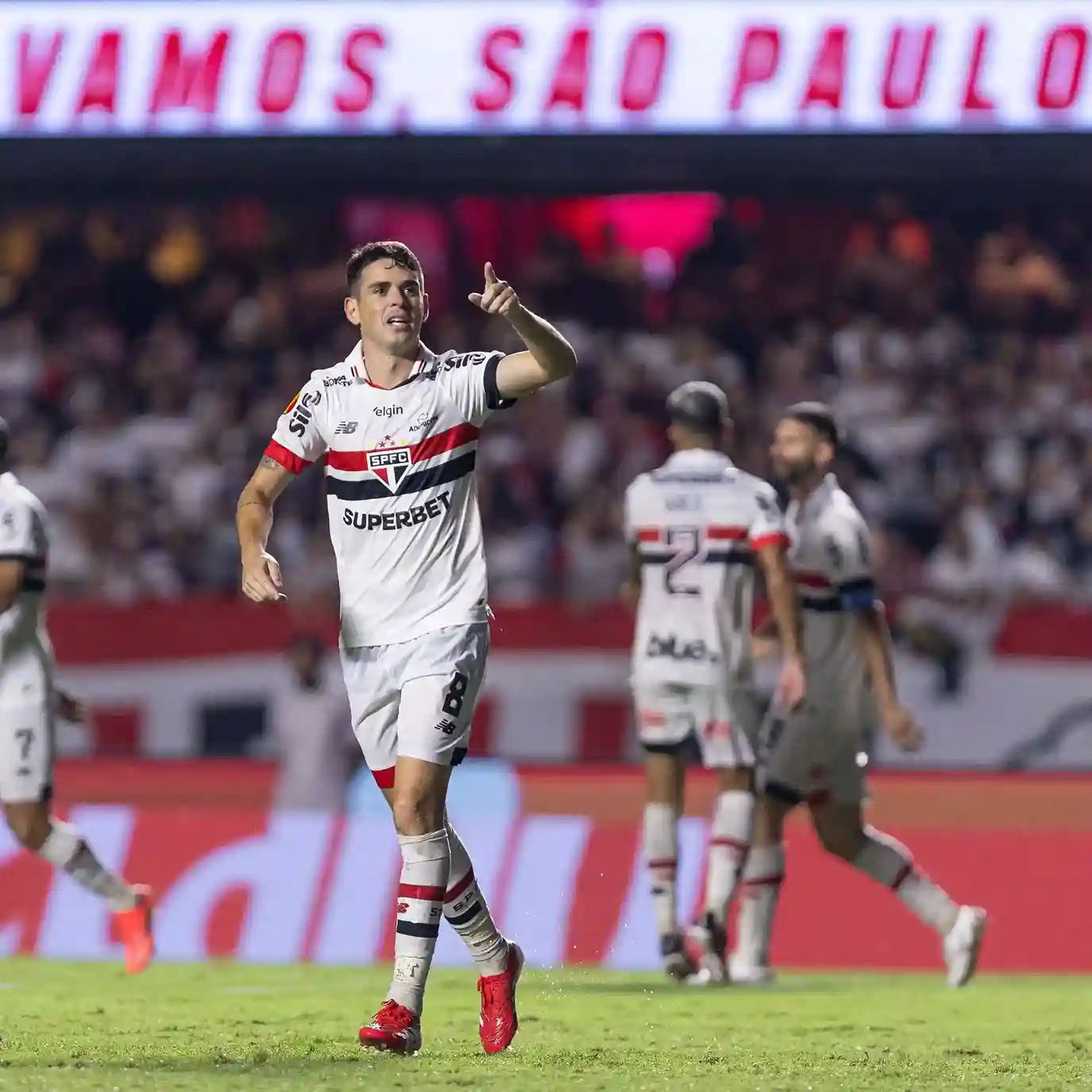 Oscar celebra gol e vitória contra o Corinthians: "Tornou meu dia mais feliz"