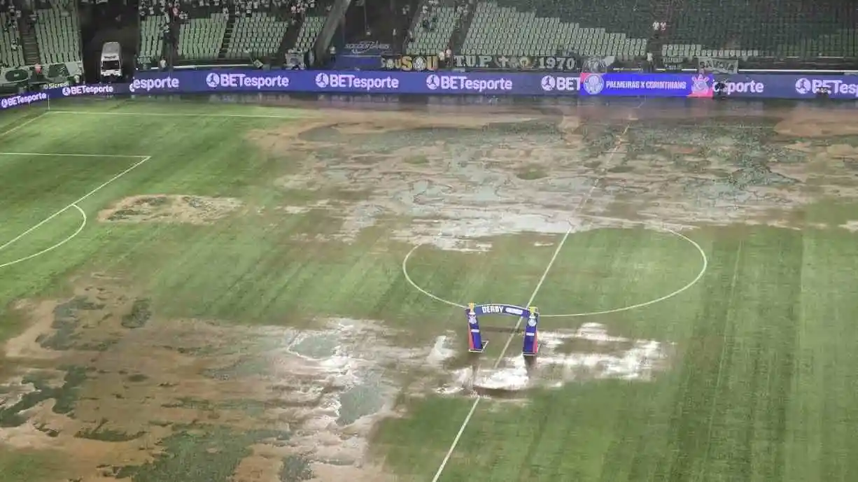 Chuvas fortes em São Paulo deixaram gramado do Allianz Parque alagado e Corinthians x Palmeiras tem início adiado - Foto: Reprodução