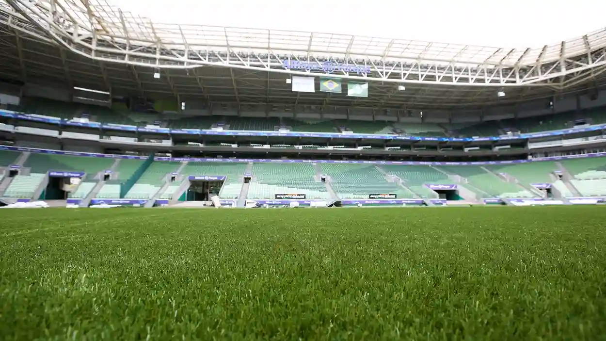 Botafogo divulga nota oficial sobre gramado sintético e reclama do posicionamento de alguns atletas