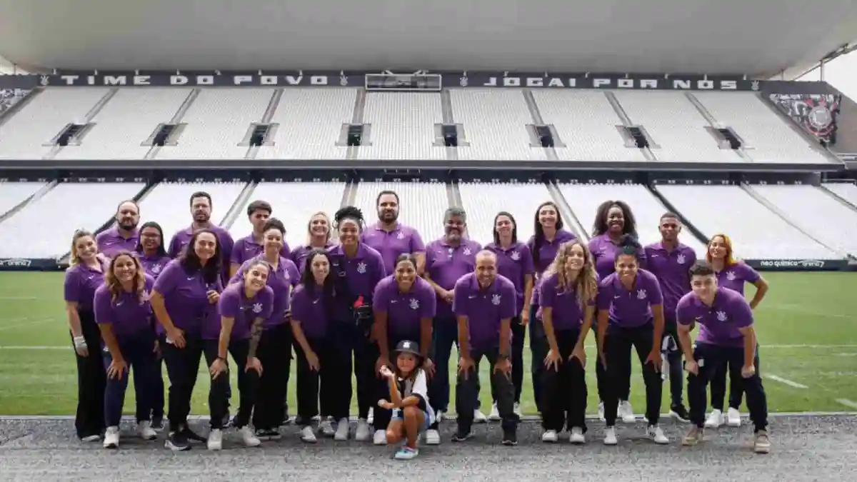 Basquete Feminino do Corinthians reunido na apresentação de 2025 na Neo Química Arena. Foto: Beto Miller / Corinthians Basquete