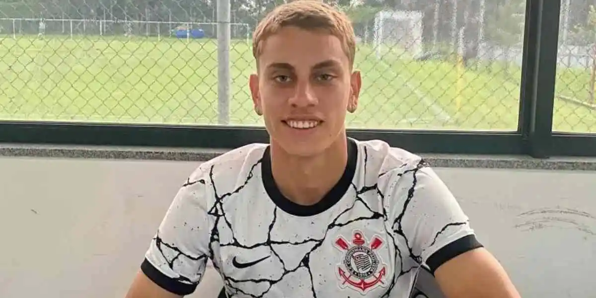 O zagueiro Caio Garcez durante a sua assinatura de contrato com a equipe do Corinthians, em 2024. Foto: Reprodução