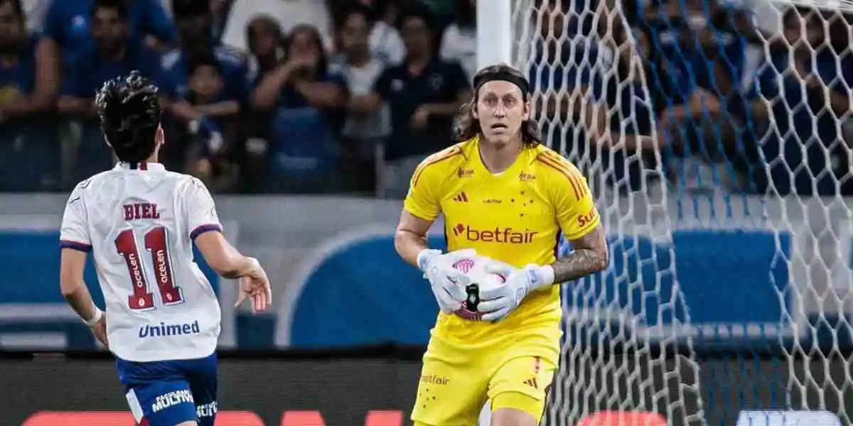 Cássio vestindo a camisa do Cruzeiro em 2024, durante partida do clube mineiro contra o Bahia. Foto:  @_vinniciussilva