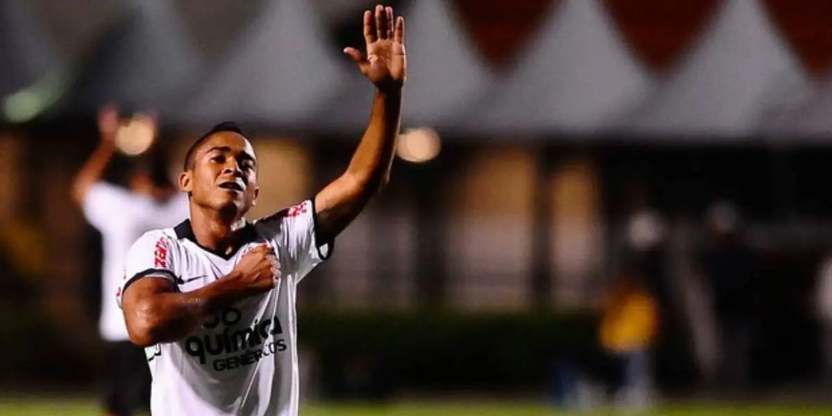 Jorge Henrique comemorando o seu gol marcado contra a equipe do Nacional, aos 21 do segundo tempo. Foto: Marcos Ribolli / Globoesporte.com 