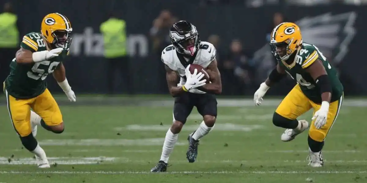 Jogo entre Eagles e Packers, que terminou com a vitória dos Eagles pelo placar de 34 a 29. Foto: Reprodução/Getty Images