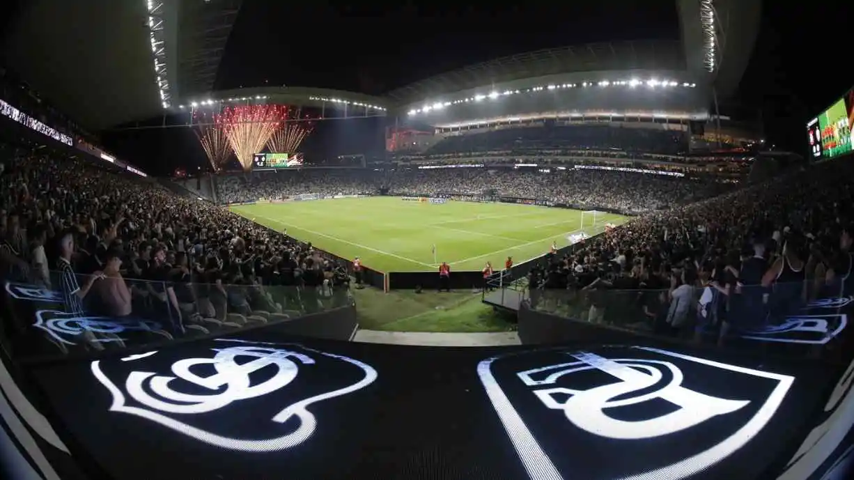 Após a partida, jogadores foram recebidos com cobranças sobre a atuação da equipe - Foto: José Manoel Idalgo / Corinthians