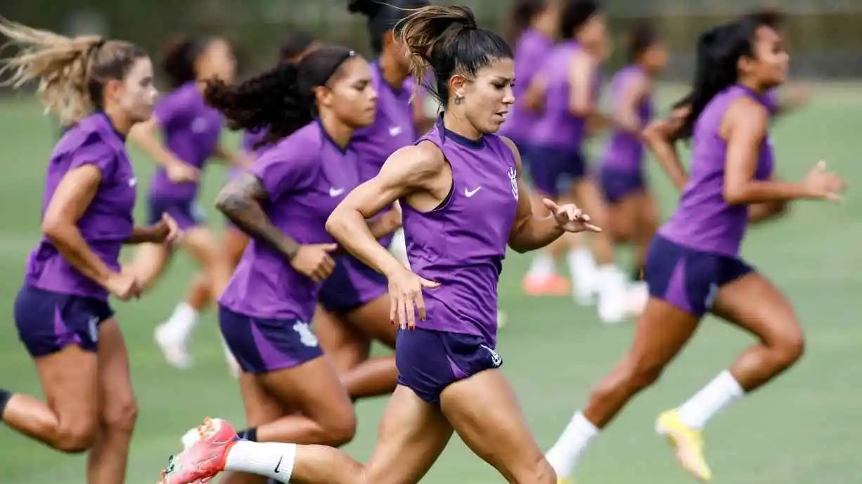 Na reta final de pré-temporada, Corinthians feminino perde preparadora física