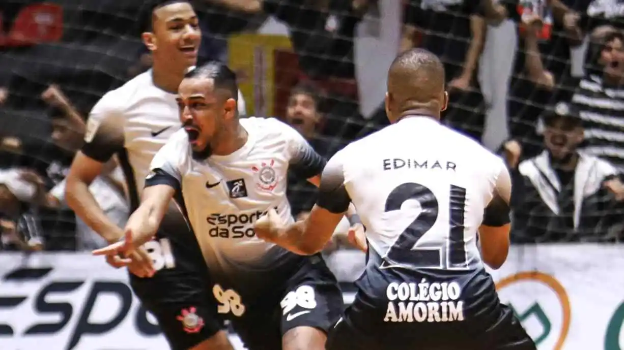 Bicampeão da LNF (2016 e 2022), o Corinthians entra na temporada com a missão de recuperar o protagonismo - Foto: Fabricio Miguel / Corinthians