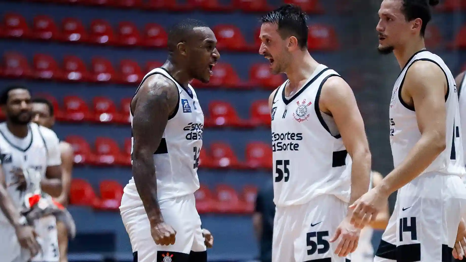 Corinthians vence o São Paulo fora de casa pelo NBB