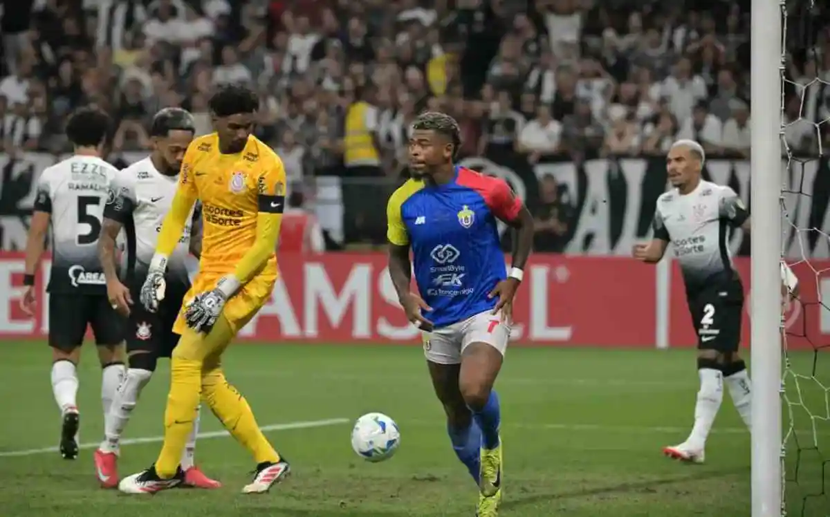 A equipe do Corinthians venceu a Universidad Central por 3 a 2 e passa para a proxima fase da Copa Libertadores da América. Foto: NELSON ALMEIDA / AFP