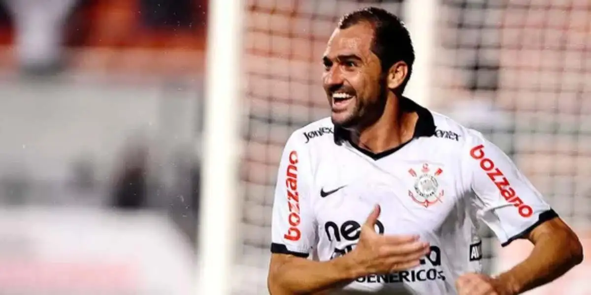 Danilo comemorando o seu gol marcado aos 25 minutos do primeiro tempo, dando a vitória ao Timão. Foto: Marcos Ribolli/globoesporte.com