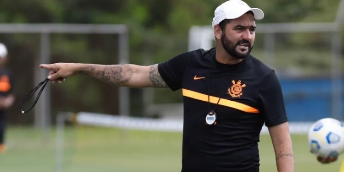 Danilo em foto antiga, quando o ex-jogador ainda atuava como técnico do time Sub-20 do Corinthians. Foto: Reprodução