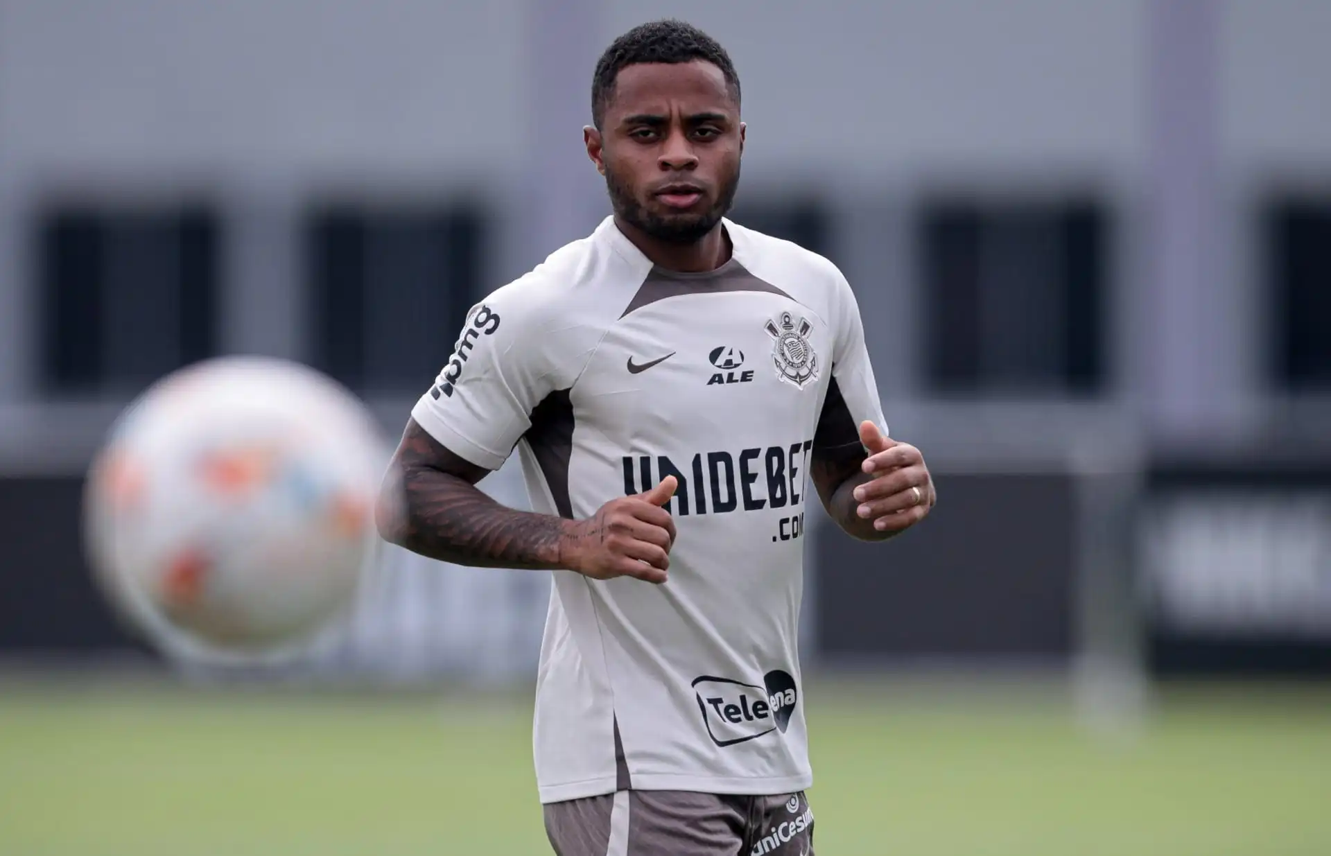 Diego Palacios não quer deixar o Corinthians e quer conquistar vaga com Ramón Díaz - Foto: Rodrigo Coca/Agência Corinthians