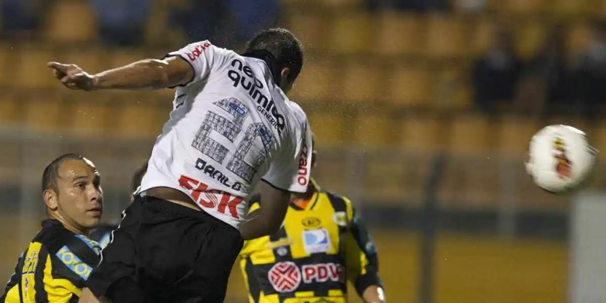 O gol salvador de Ralf, aos 47 minutos do segundo tempo, após o lançamento de Fábio Santos. Daniel Augusto Jr./Agência Corinthians