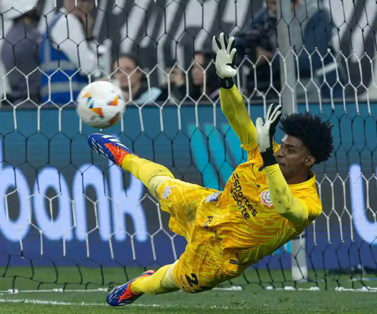 Corinthians sofre gols no quarto jogo seguido e acende alerta defensivo antes de sequência decisiva