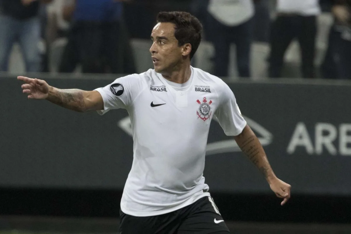 Jadson relembra passagem pelo Corinthians e agradece à Fiel: "Deu saudade"