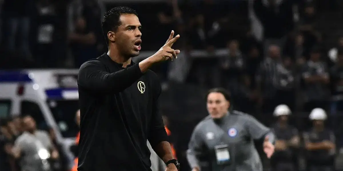 Fernando Lázaro como comandante da equipe do Corinthians, onde ficou por 5 meses.Foto: Marcos Ribolli