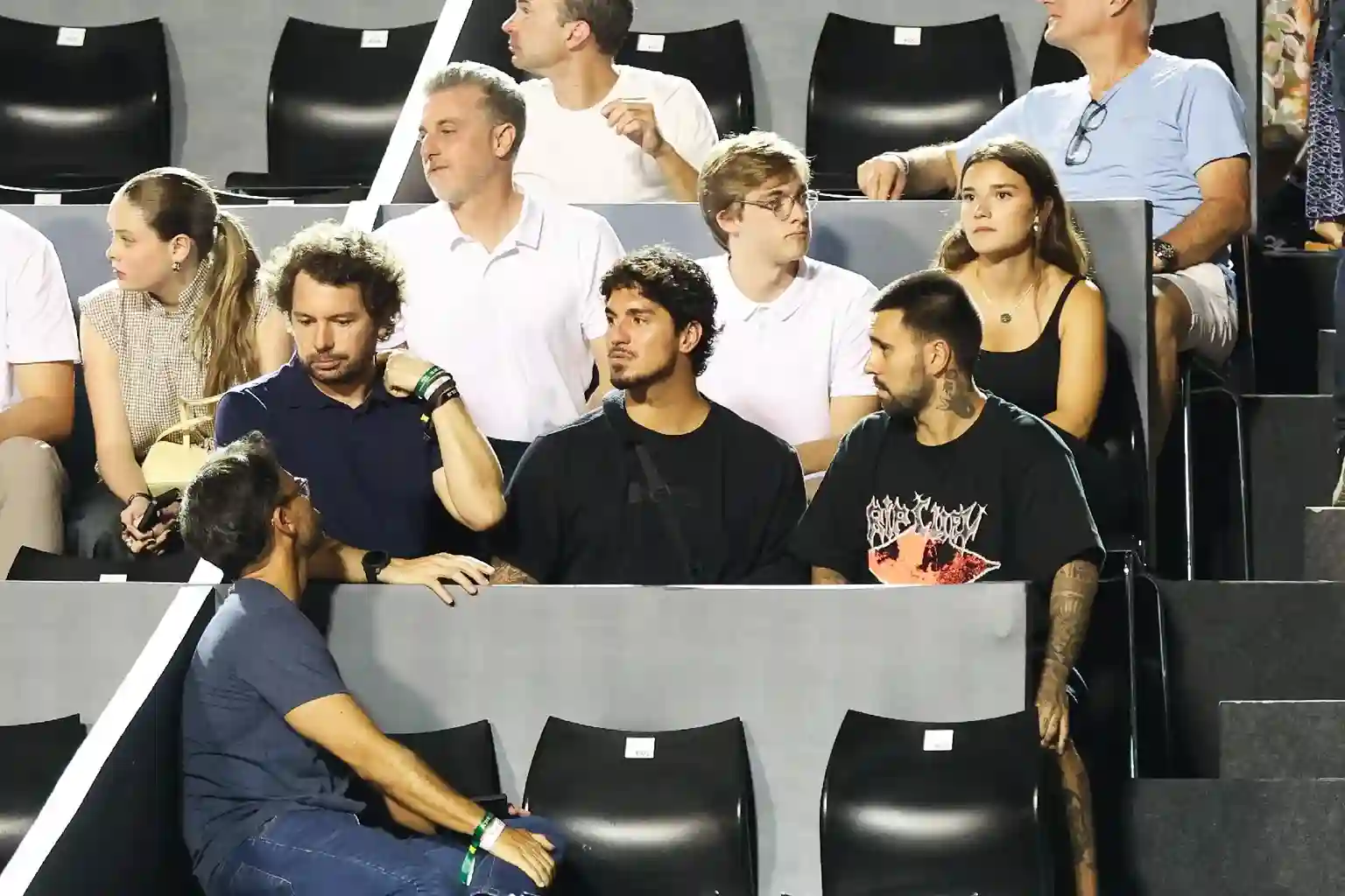 Luciano Huck e Gabriel Medina acompanharam nova sensação do tênis do Brasil, no Jockey Club Brasileiro, na noite de ontem - Foto: Reprodução/Fotojump