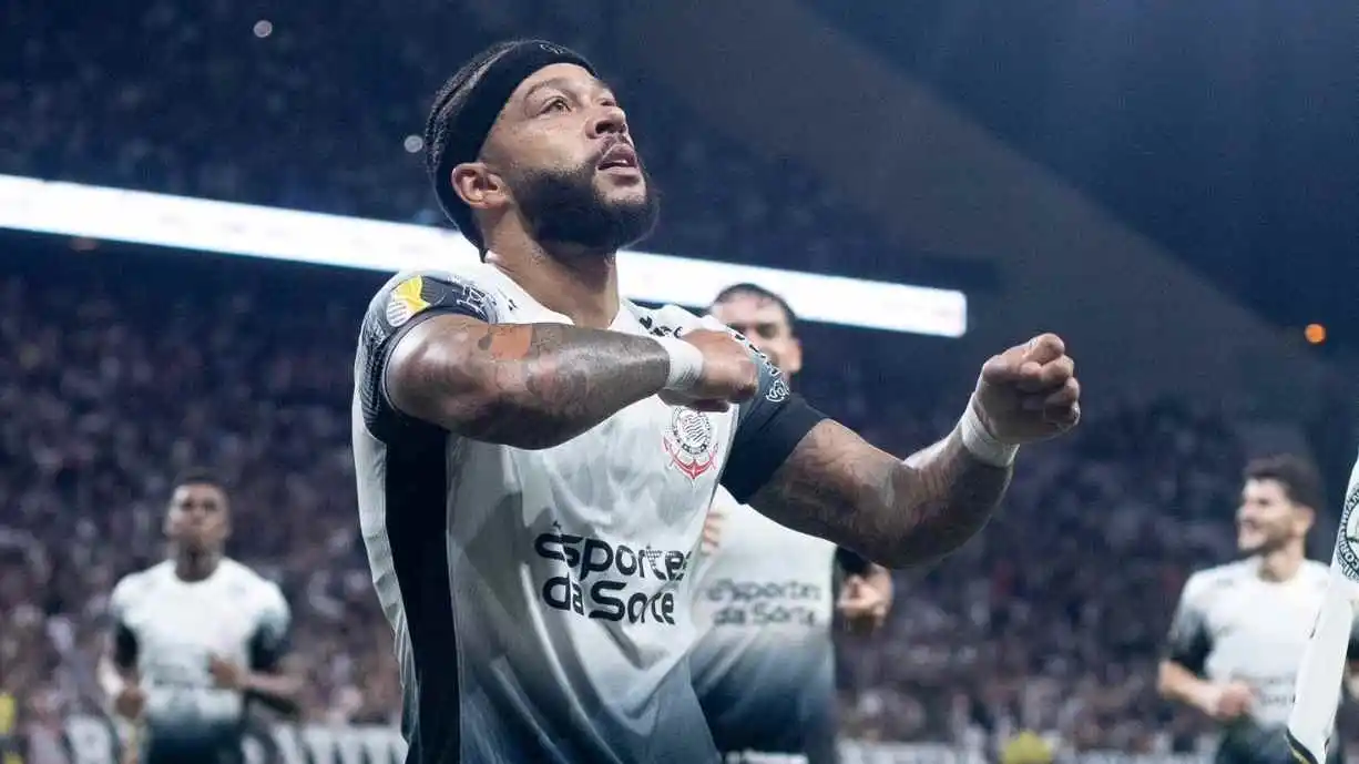 Desde a estreia de Memphis Depay, o Corinthians entrou em campo 34 vezes, e o atacante esteve presente em 27 desses confrontos - Foto: Rodrigo Coca / Corinthian