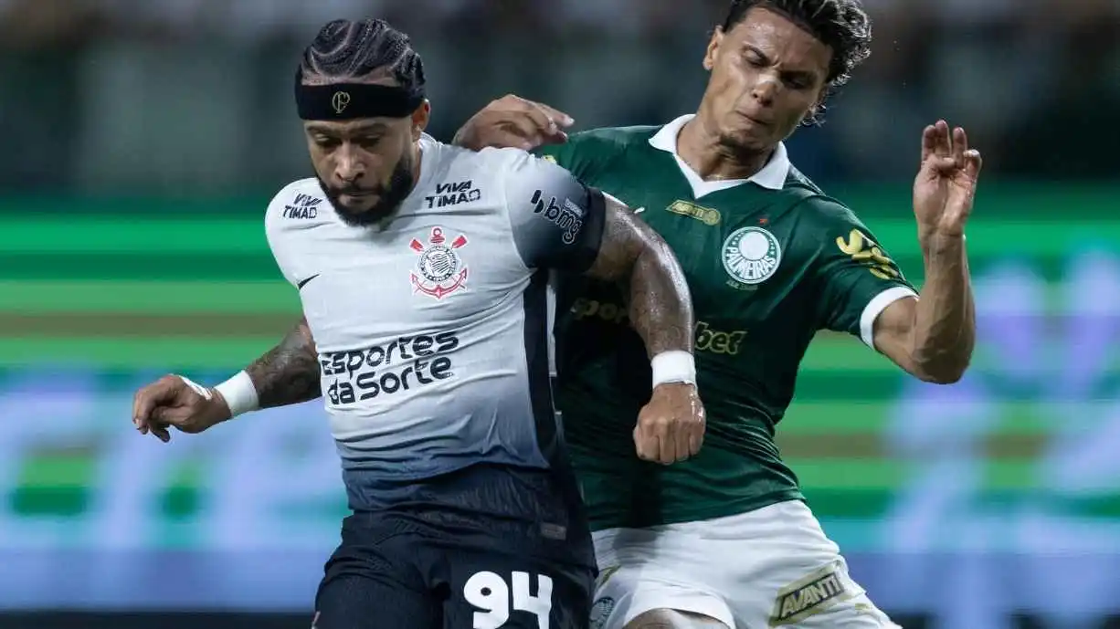 Memphis Depay foi responsável pela jogada que originou o gol de Yuri Alberto que empatou o Dérbi em 1 a 1 - Foto: Rodrigo Coca / Corinthians