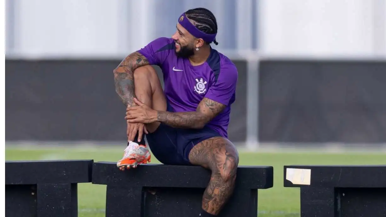 Corinthians projeta Memphis Depay "nível 2024"