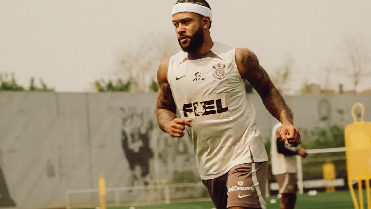 Memphis Depay revela como foi sua chegada ao Corinthians e fala em permanência: "Gostaria de ficar"