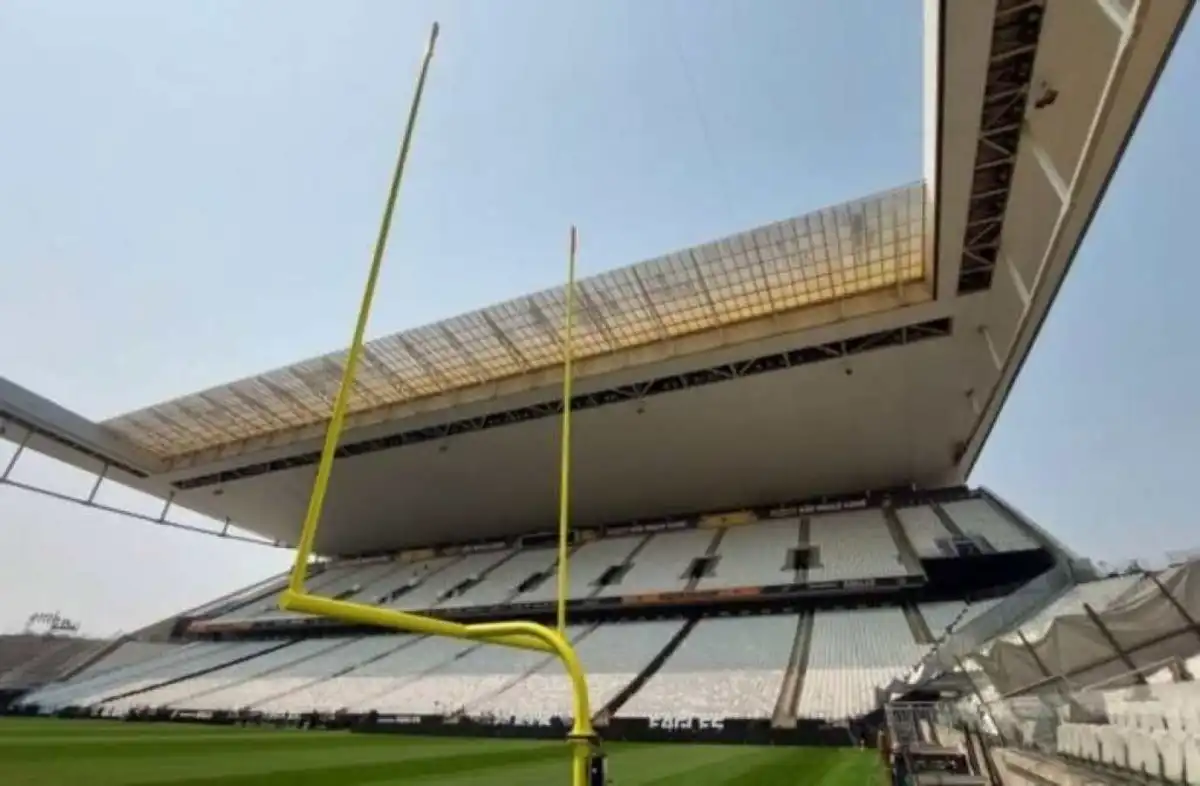 Presidente do Corinthians comemora retorno da NFL para a Neo Química Arena