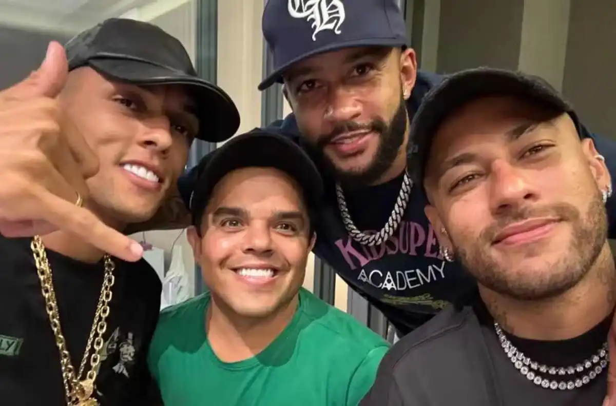 Jogadores Neymar, do Santos, e Memphis Depay, do Corinthians, se encontraram em noite de poker em São Paulo. Foto: Reprodução