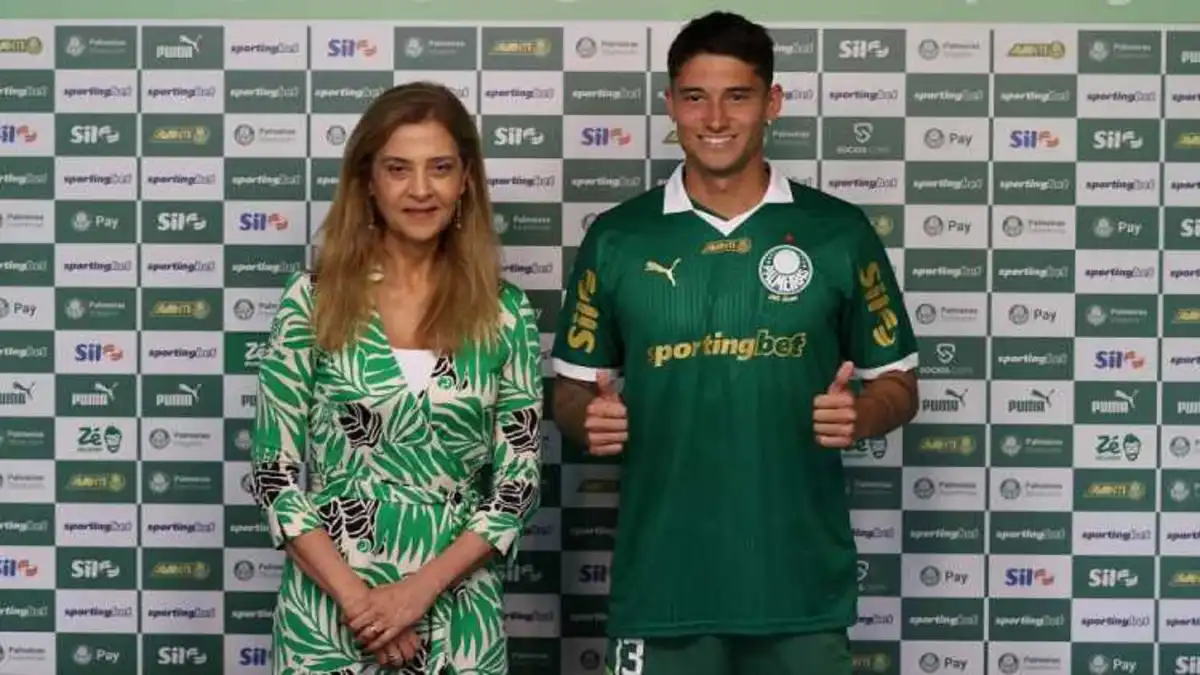 O meio-campista assinou contrato por quatro anos com o clube alviverde e pode partidar do Derby. Foto: Divulgação