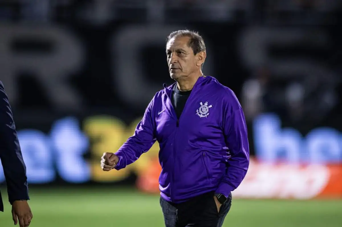 Técnico do Corinthians detalha posicionamento de José Martínez e pede tranquilidade aos jogadores. Foto: Jhony Inacio / Meu Timão