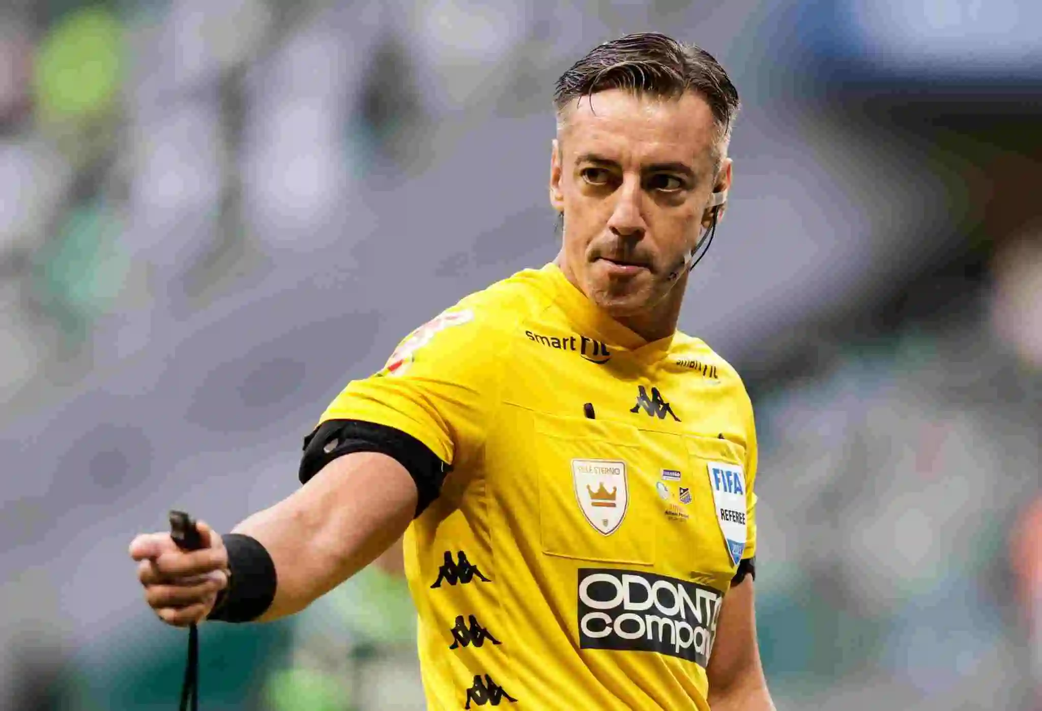 Foto do arbitro Raphael Claus durante a final entre Palmeiras e Água Santa, em 2023. Foto: Alexandre Schneider/Getty Images