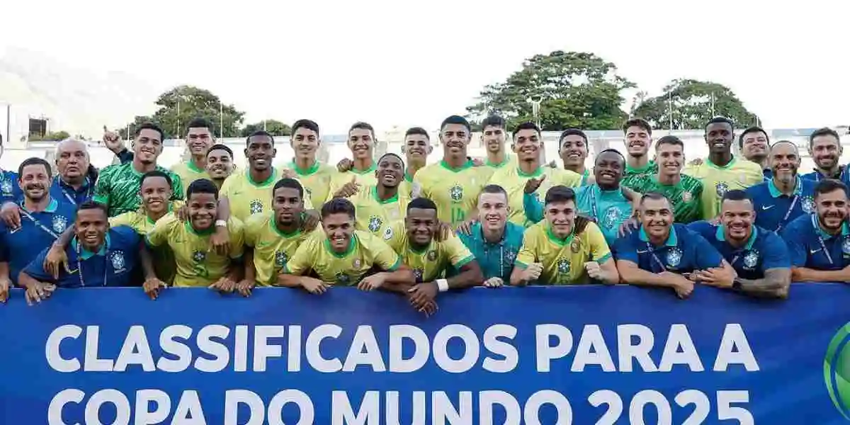 Na foto o elenco da Seleção Brasileira Sub-20 campeã do Sul Americano Sub-20 de 2025, com dupla do Corinthians. Foto: @rafaelribeirorio/CBF 