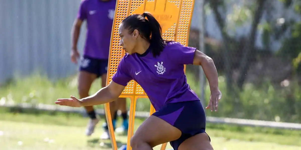 A zagueira Thais Ferreira atuando em seu primeiro treino com a camisa do Corinthians. Foto: Rodrigo Gazzanel/Corinthians 