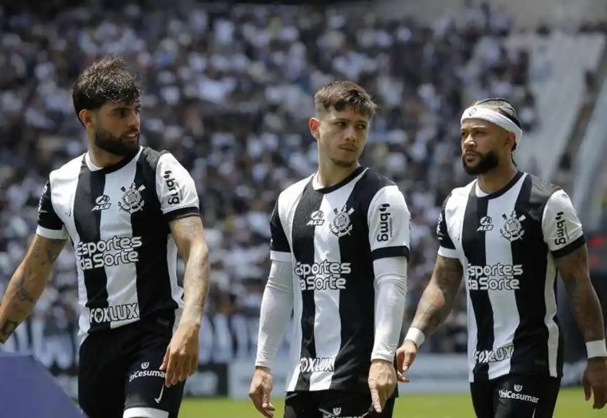 Fabinho Soldado explica troca de camisas no Corinthians entre Memphis Depay e Rodrigo Garro