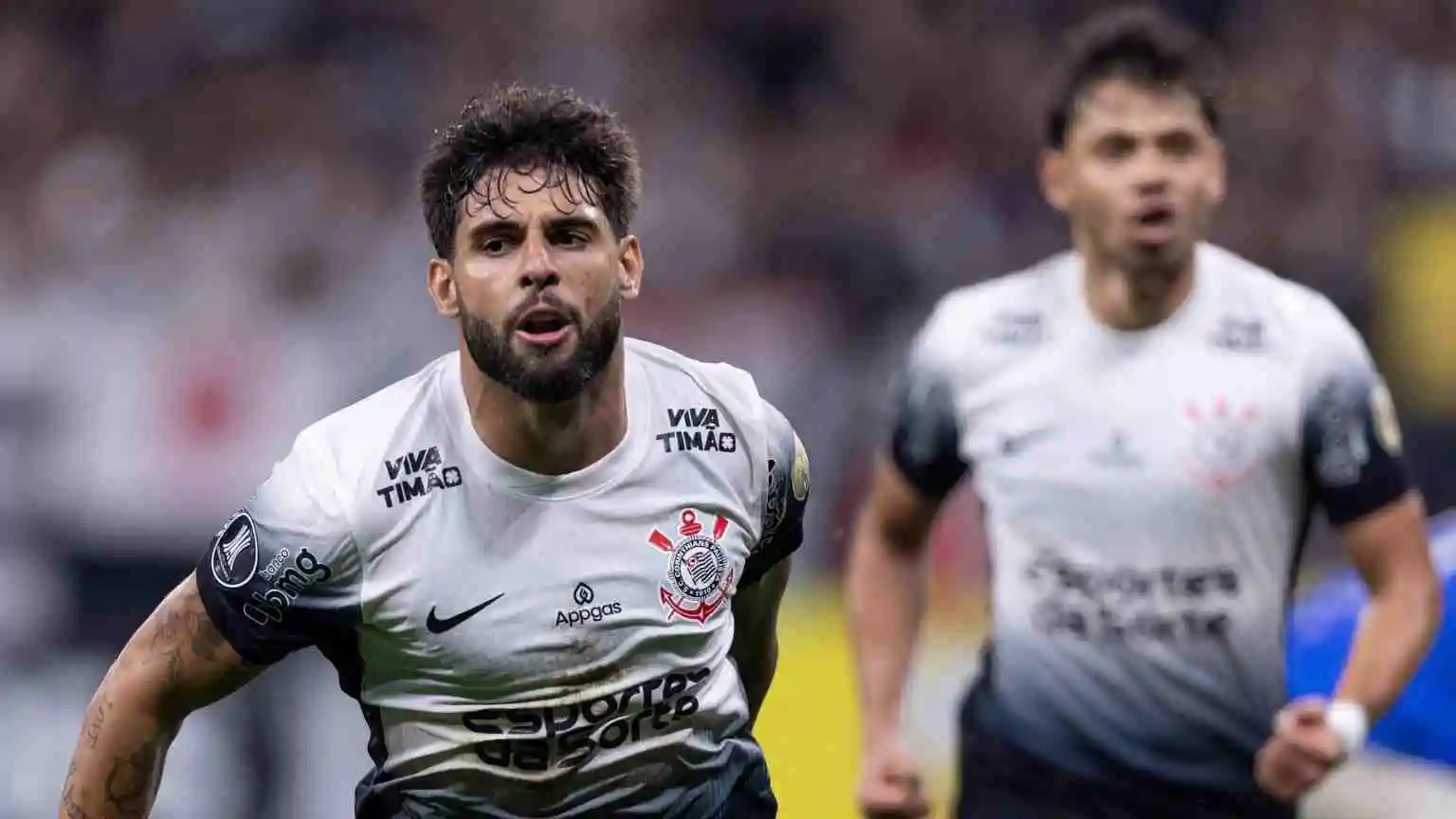 Yuri Alberto critica gramado, assume responsabilidade e celebra alívio no Corinthians