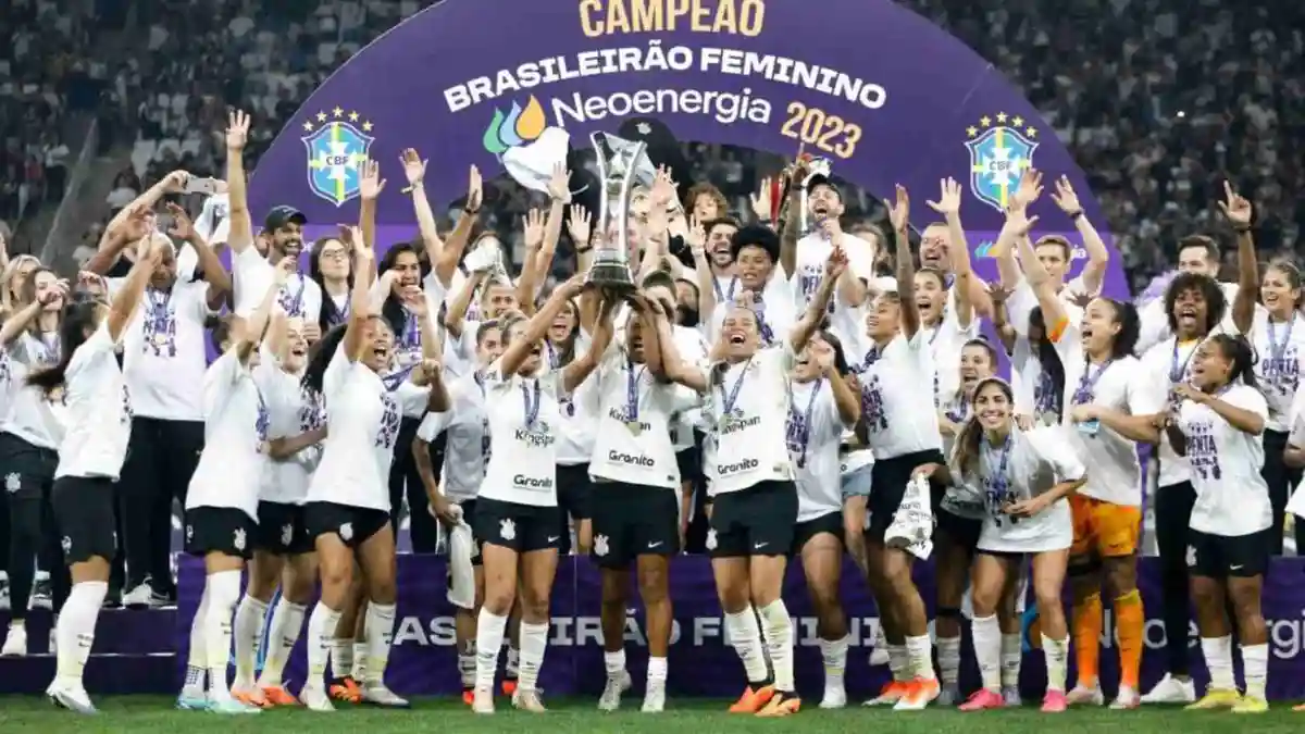 Corinthians Feminino ganha destaque em relatório da FIFA, reforçando o Brasil como referência no desenvolvimento do futebol feminino. Foto: Reprodução