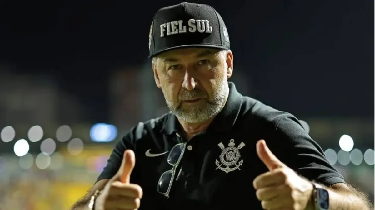 Corinthians tem sinal positivo e pode anunciar zagueiro do rival após duelo diante do Palmeiras. Foto: Heuler Andrey/Getty Images