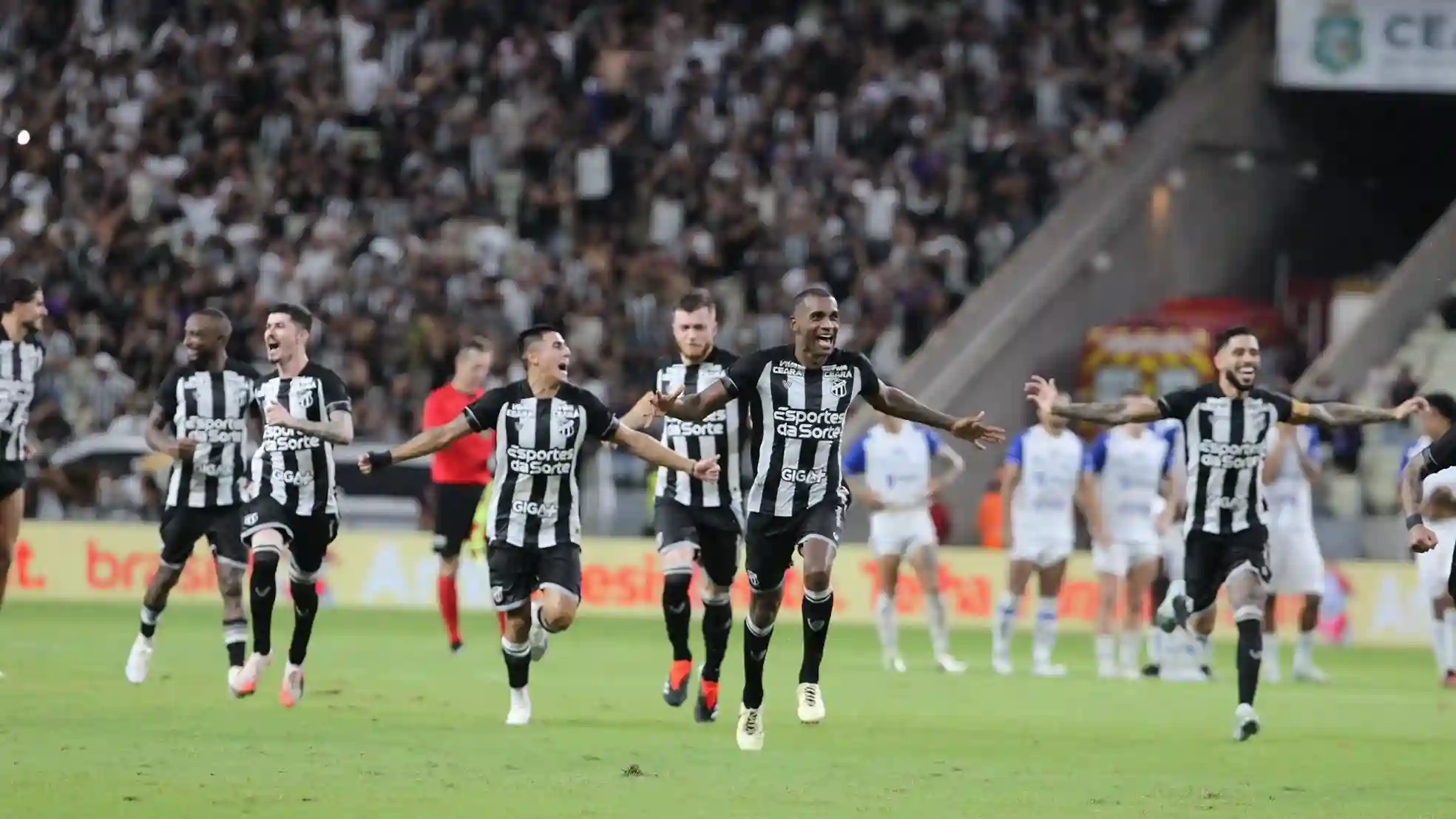 Ex-jogador do Corinthians ajuda na classificação do time na Copa do Brasil, após equipe estar perdendo pelo placar de 2 a 0 - Foto: KID JUNIOR/SVM