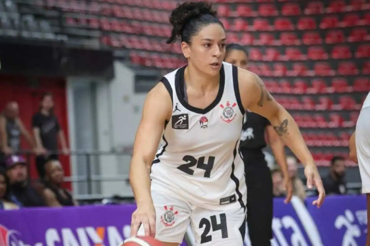 O técnico do Corinthians destaca a força, união e determinação da equipe feminina para os playoffs da LBF. Foto: Reprodução