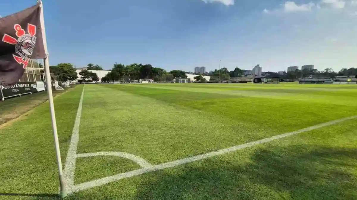 O Corinthians planeja reformar e adquirir novos equipamentos, incluindo colocar iluminação artificial no CT Joaquim Grava. Foto: José Edgar de Matos