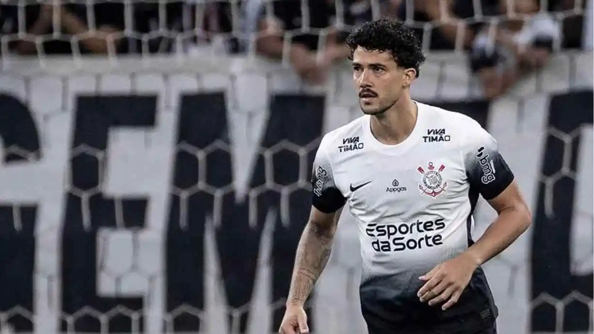 Corinthians não deu indícios de que planeja renovar com Gustavo Henrique