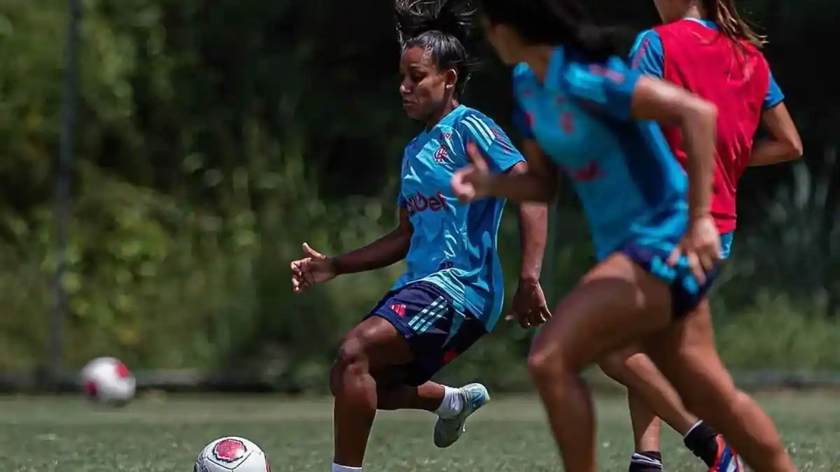 Ju Ferreira retorna ao Flamengo com ambição de conquistar títulos e  se realizar futebol feminino