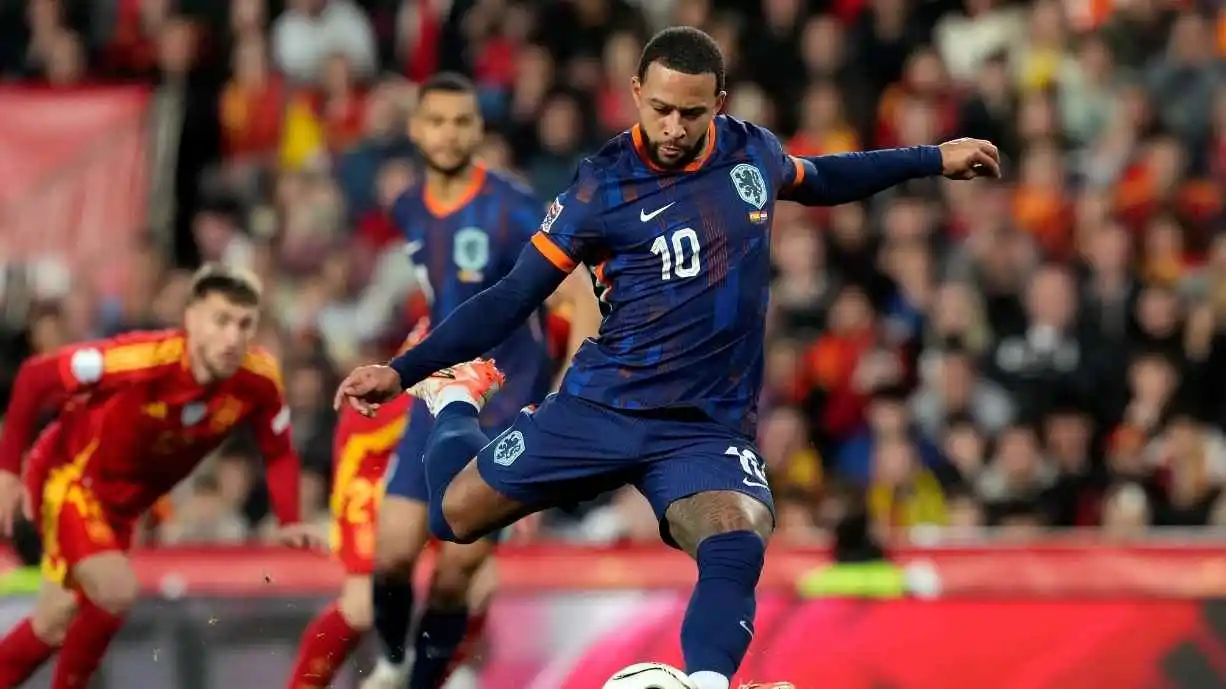 Gol pela Holanda rende marca para Memphis Depay no Corinthians