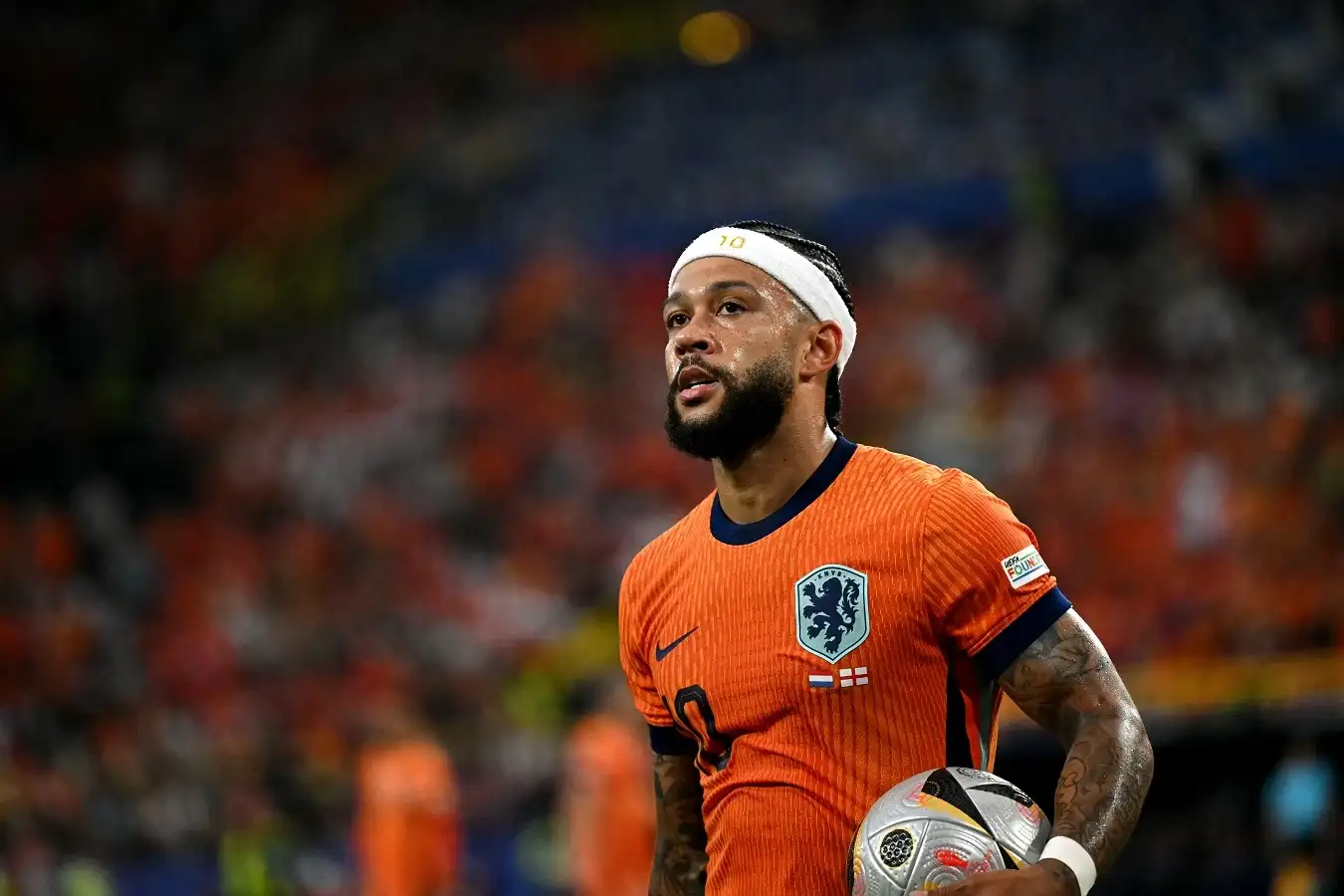 Jornal holandês critica Memphis Depay, jogador do Corinthians, após partida pela Holanda